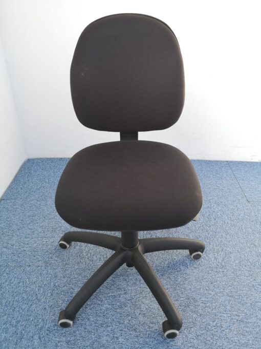 Chaise à roulette noir  petit prix