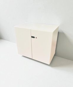 Armoire basse Vitra porte battantes en bois