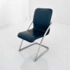 Chaise-en-cuir-bleu-marine-chromee