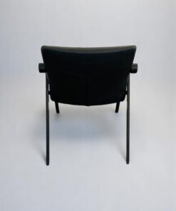 Fauteuil en cuir noir accueil