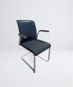 Chaise luge steelcase Reply noir avec accoudoir empilable