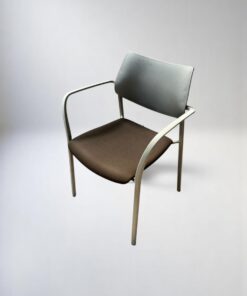 Chaise visiteur Akaba grise promo