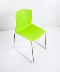 Chaise visiteur design piètement Traîneau vert