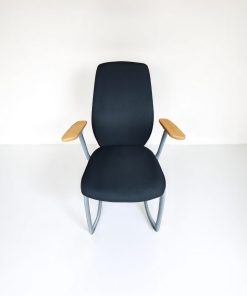 Chaise salle réunion kinnarps plus 377 noir